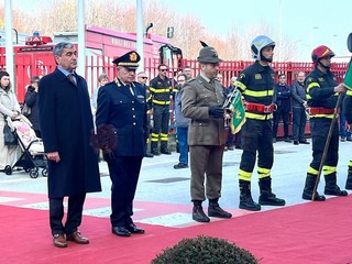 Nella galleria fotografica alcuni momenti della cerimonia in corso presso il Comando provinciale dei Vigili del Fuoco