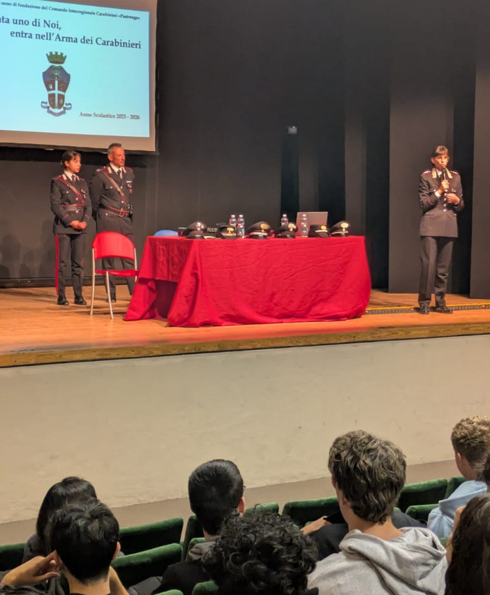 I carabinieri incontrano gli studenti: proseguono le iniziative per illustrare le offerte formative e professionali dell'Arma