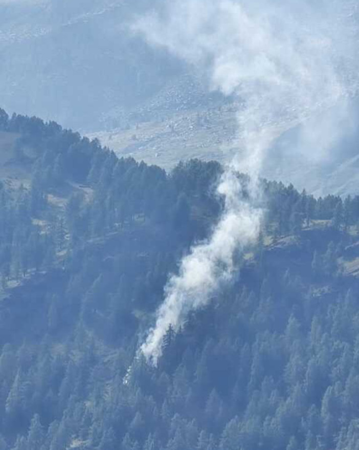 Sotto controllo l'incendio a Elva: interessati 2.500 metri quadrati di superficie boschiva