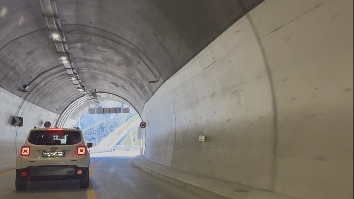 Tunnel di Tenda, a Pasqua quasi 5mila veicoli in un solo giorno. Ma la media è lontana dal pre-2020 [VIDEO]