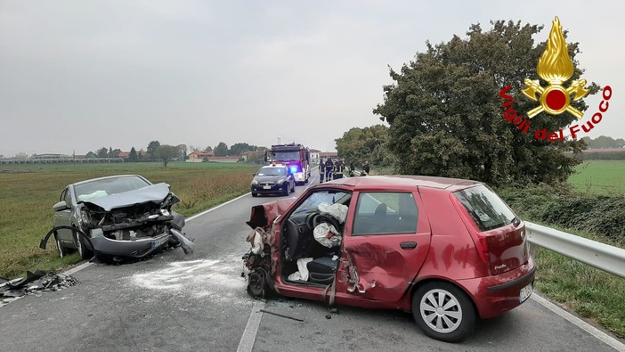 Incidente tra due auto e un camion in frazione Termine di Villafalletto: un ferito grave