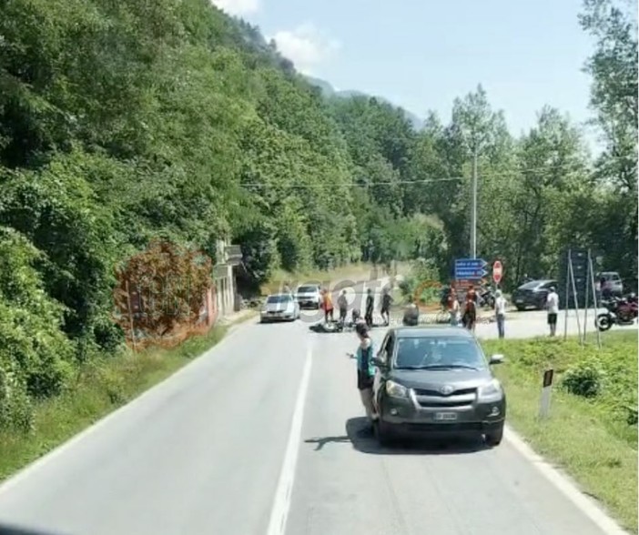 Auto contro moto al bivio per Sant'Anna sulla Statale 21: deceduto il centauro