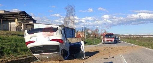 Auto si ribalta sulla sp 430 a Ceva: sul posto 118, vigili del fuoco e carabinieri