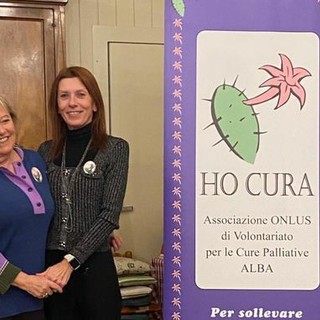 La presidente di "Ho Cura" Luciana Saglietti (al centro) con Maria Vittoria Oddero, vicepresidente e fondatrice dell'associazione