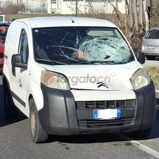 Investiti da un furgone sulla Statale 28 tra Ceva e Lesegno: muore un diciottenne, grave in ospedale l’altro pedone
