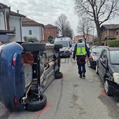 Incidente a Savigliano: 78enne perde il controllo dell'auto e finisce contro le vetture in sosta