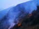 Incendi senza tregua nel Cuneese: il rogo sul monte Piastra entra nel sesto giorno Incendi senza tregua nel Cuneese: il rogo sul monte Piastra entra nel sesto giorno