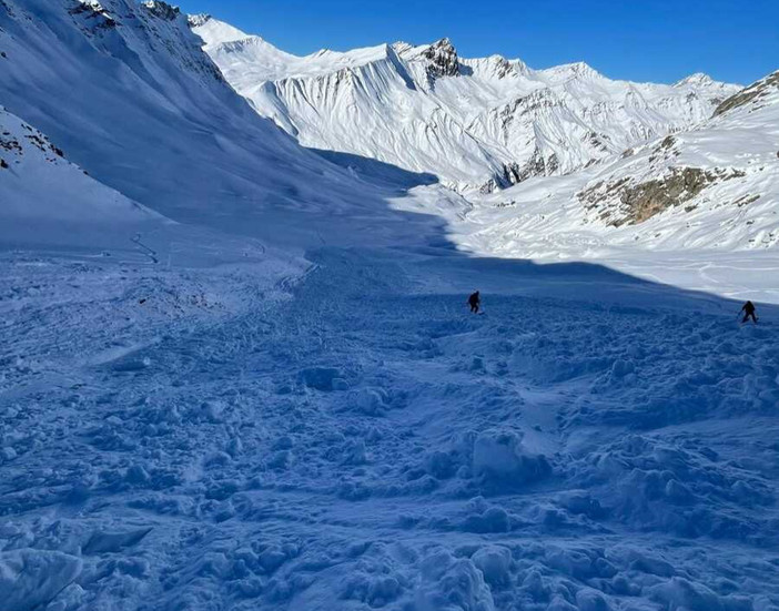 Fino a 70 cm di neve fresca sui settori alpini cuneesi: pericolo valanghe da Moderato a Forte