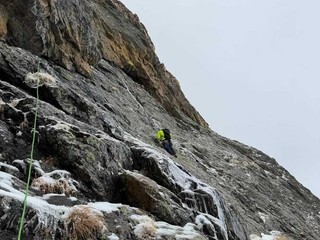 Alcuni momenti dell'intervento di soccorso presso il monte Corno Stella, nel comune di Valdieri: le operazioni hanno coinvolto 118, Soccorso Alpino, Soccorso Alpino della Guardia di Finanza (Sagf) e Vigili del Fuoco