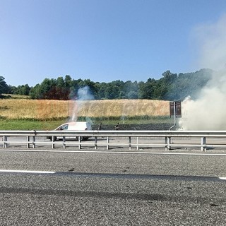 Incendio sterpaglie e fumo in autostrada tra Mondovì e Ceva