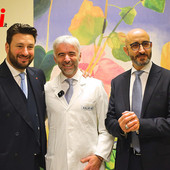 L'assessore Riboldi con il dg Gorgoni all'open day al Cardinal Massaia (in mezzo il dirigente Oncologia)