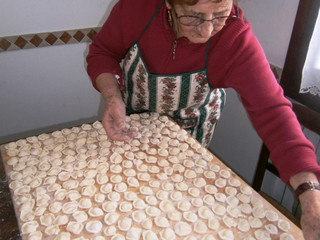 Il sugeli di Briga Alta in preparazione Il sugeli di Briga Alta in preparazione