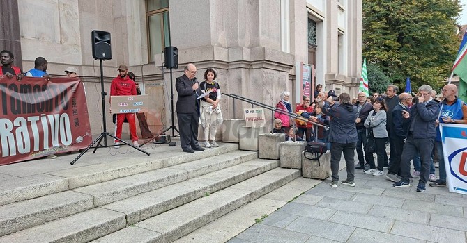 Il vescovo di Alba marco Brunetti nel suo intervento alla manifestazione Il vescovo di Alba marco Brunetti nel suo intervento alla manifestazione