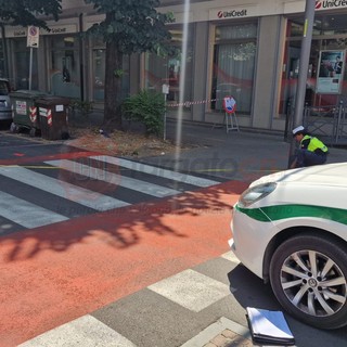 In bicicletta, viene investita mentre attraversa le strisce pedonali a Savigliano