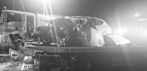 Auto fuori strada a Trinità