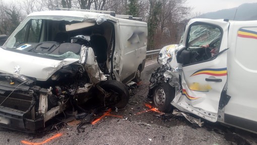 Frontale tra due furgoni a Brignola di Roccavione: tre feriti, due sono gravi