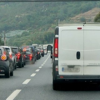 Incidente sulla A10 tra Savona e Spotorno: un morto, autostrada chiusa e lunghe code anche sulla A6