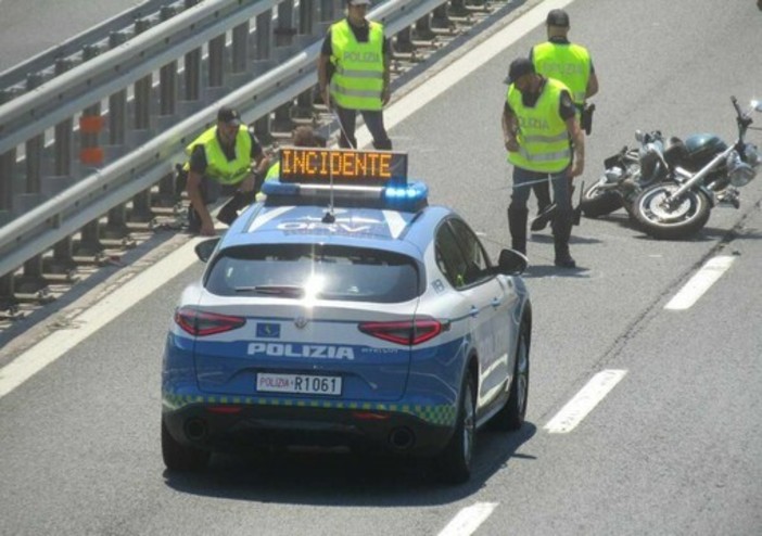 Incidente sulla A10 tra Savona e Spotorno: un morto, autostrada chiusa e lunghe code anche sulla A6 Incidente sulla A10 tra Savona e Spotorno: un morto, autostrada chiusa e lunghe code anche sulla A6