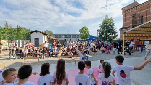 “Giocare con i colori”: inaugurato il murale alla Scuola dell’Infanzia di Macellai
