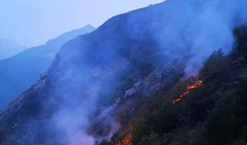Incendi senza tregua nel Cuneese: il rogo sul monte Piastra entra nel sesto giorno