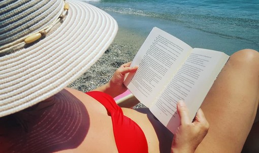 Finalmente le vacanze! Ecco i romanzi, saggi e classici da sfogliare quest’estate 2019