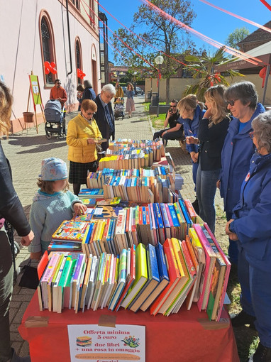 “I libri e le rose” a Bra: quinta edizione tra letture, giochi e beneficenza “I libri e le rose” a Bra: quinta edizione tra letture, giochi e beneficenza