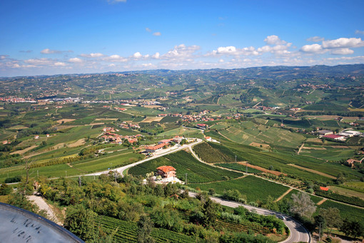 Langhe e Rioja alleate contro il cambiamento climatico: a Barolo il confronto tra i giganti del vino italiano e spagnolo Langhe e Rioja alleate contro il cambiamento climatico: a Barolo il confronto tra i giganti del vino italiano e spagnolo