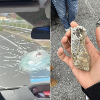 Boves, sassi contro i veicoli sulla provinciale 21: colpito pulmini con giovani atleti, auto e camper