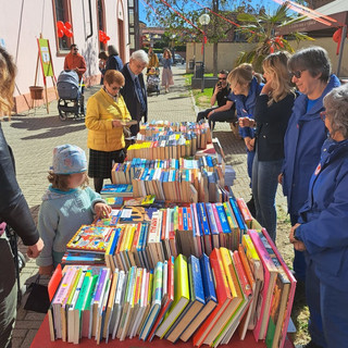 “I libri e le rose” a Bra: quinta edizione tra letture, giochi e beneficenza