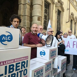 Fine vita, in Piemonte c'è l'appoggio della Lega: "Ciascuno deve poter scegliere sulla morte" Fine vita, in Piemonte c'è l'appoggio della Lega: "Ciascuno deve poter scegliere sulla morte"