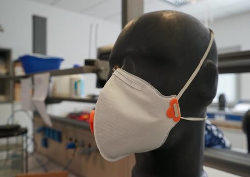 Un tipo di mascherina che si può usare per proteggersi contro il Coronavirus