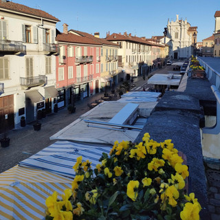 Domenica 21 mercato straordinario di Natale a Bra