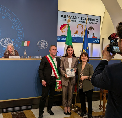Mondovì conquista il premio "L'Italia delle donne" nel ricordo di Anna Massimino, la "vedova della Ceramica Besio"