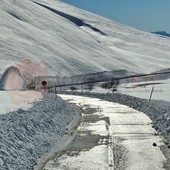 In corso le operazioni di pulizia della strada