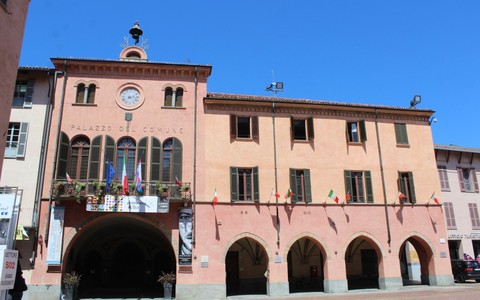 Alba, si dimette il capo di gabinetto Guastini: centrodestra all'attacco