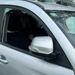 Una delle auto vandalizzate in via XX Settembre