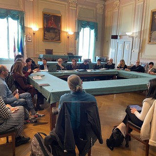 Studente aggredito a Mondovì, in municipio vertice tra Comune, associazioni, docenti e forze dell'ordine: "Serve fare rete per contrastare la violenza tra i giovani"