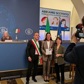 Mondovì conquista il premio "L'Italia delle donne" nel ricordo di Anna Massimino, la "vedova della Ceramica Besio"