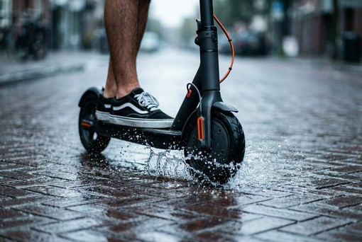 Targhino per i monopattini elettrici: dal 16 maggio scatta l'obbligo Targhino per i monopattini elettrici: dal 16 maggio scatta l'obbligo