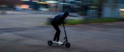 Rivoluzione monopattini elettrici, targa e assicurazione obbligatorie