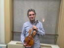 Il violinista che riempie i teatri in Giappone con un violino del 1690 costruito a Saluzzo [INTERVISTA]
