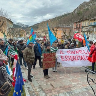 Manifestazione a Tenda per chiedere tempi certi sul tunnel, Vassallo: "Ci prendono in giro!" [FOTO E VIDEO]