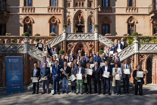 A Novello si celebrano i Maestri del Commercio: premiati 41 imprenditori della provincia di Cuneo