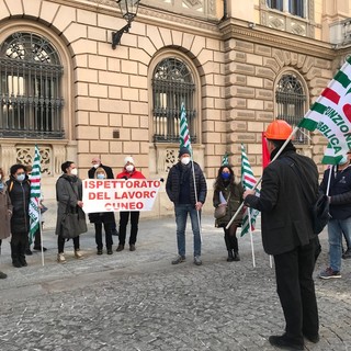 Ispettori del lavoro in protesta a Cuneo: &quot;Esclusi dall'indennità di amministrazione. Ci si indigna per le morti sul lavoro ma non si fa prevenzione&quot;