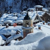 Neve sui tetti di Limone Piemonte