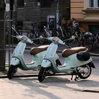Turismo ad Alba e nelle Langhe: le esperienze più amate tra vino, borghi e mobilità slow