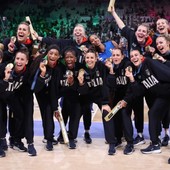 La nazionale femminile vincitrice dei Giochi Olimpici 2024 (Foto: Olympics.com) La nazionale femminile vincitrice dei Giochi Olimpici 2024 (Foto: Olympics.com)