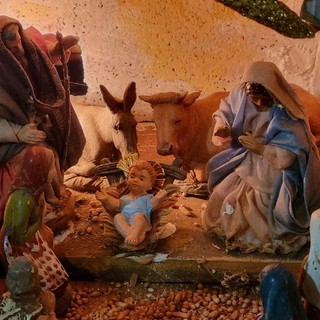 Particolare della Natività nel presepe della famiglia Fissore, visitabile in via Pollenzo a Bra Particolare della Natività nel presepe della famiglia Fissore, visitabile in via Pollenzo a Bra