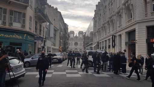 Attentato di Nizza, la città reagisce con fermezza e unità (Foto)