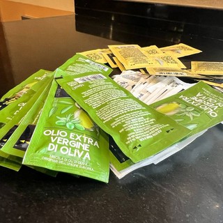 Addio alle bustine di olio, ketchup e maionese? Cosa cambia davvero da oggi con il nuovo regolamento UE sugli imballaggi